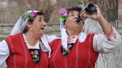 На 8 януари се празнува Денят на родилната помощ известен