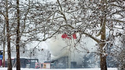 За малко: Будка за хранене пламна до хотел Хилтън в София