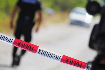 Откриха тялото на 77- годишна жена върху козирка на блок 