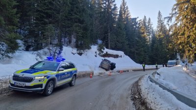 Джип с трима пътници сред които и дете самокатастрофира а