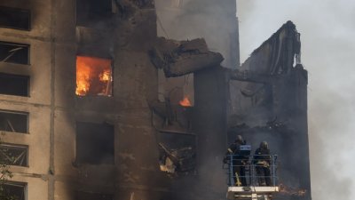 Газопровод гори в Харков, удар от дрон причини пожар в предприятие