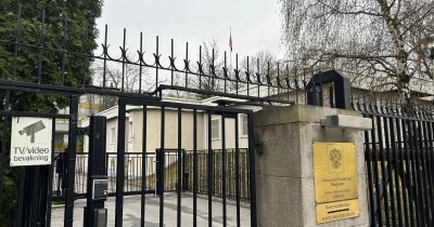 Мъж опита да нахлуе с кола в руското посолство в Стокхолм