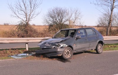 Мъж открадна колата на жена си и катастрофира в Пирдоп