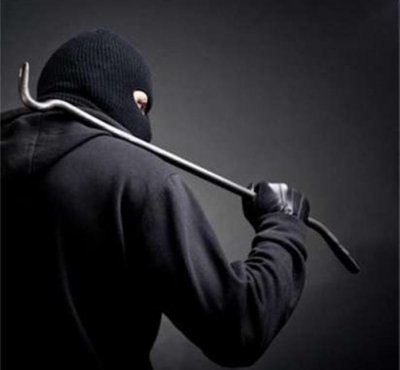 Докато бяга от полицията в Сливен: Крадец си счупи крака