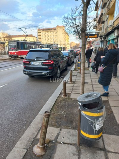 Пинизите на властта бързо се изучават дори и от най скромните