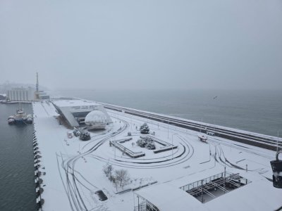 Вижте снежната приказка в Бургас (СНИМКИ)