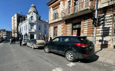 Верижна катастрофа в центъра на Пловдив