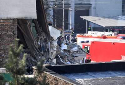 Експлозия срути жилищна сграда в Полша, издирват се хора