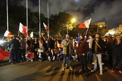 Протестиращи попречиха на премиера да излезе от парламента в Малта
