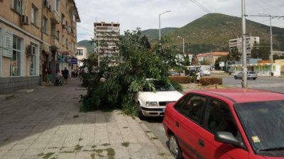 Ураган брули в Сливен със 100 км/ч