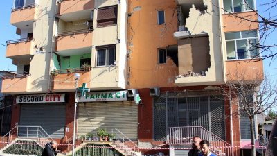 12 български инженери оценяват сградите след труса в Албания