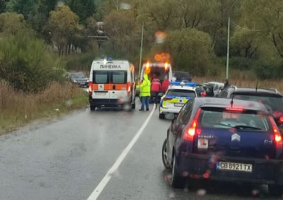 Турски тираджия предизвика катастрофа в Петрохан и прати шофьор в болница