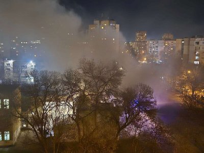 Пламна спортна зала в двора на училище в кв. "Слатина"