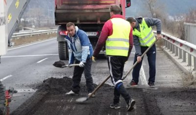 Регионалният министър: Трети месец АПИ работи на авариен режим