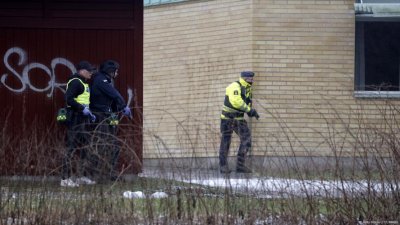 Швеция е в шок: Деца стават наемни убийци