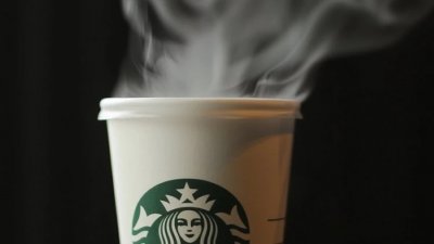 Starbucks ще плати 50 млн. долара на мъж след инцидент с горещ чай