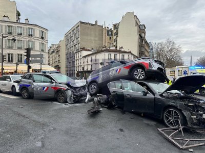 Зрелищна гонка в Париж рани 10 полицаи