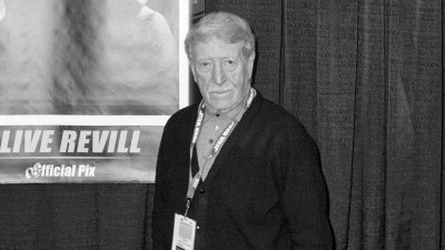 Легендарният актьор Клайв Ревил известен с култовите си роли в