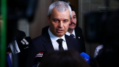 "Възраждане" внася вот на недоверие към правителството заради провал във външната политика 