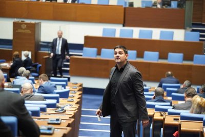 Възстановиха парламентарната група на политическа партия Морал единство чест МЕЧ