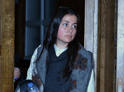 На 1 април двете деца на Габриела застават срещу нея