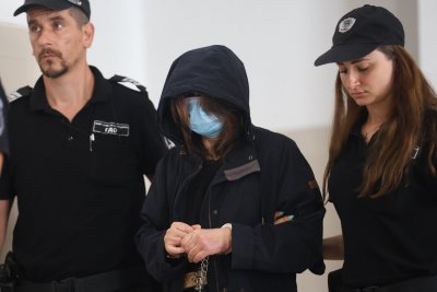 Двете невръстни деца на убития Пейо Пеев съдят майка си