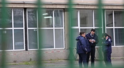 Ученикът паднал от столичната гимназия Хенри Форд е с опасност за живота