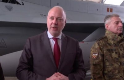 Този прекрасен боен самолет е символ на стратегическото партньорство което