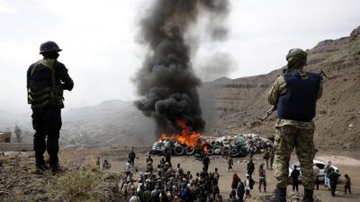 Американски и британски сили извършиха вчера съвместна военна операция в