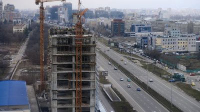 Срути се укрепление на строеж в София