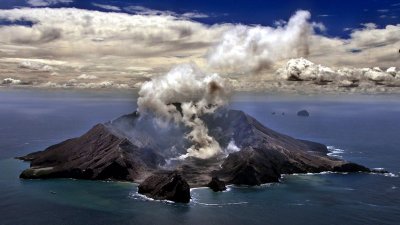 Поне пет жертви на изригналия вулкан в Нова Зеландия