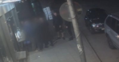 След забележка за запален двигател: Пребиха жестоко четирима пред магазин в Пловдив