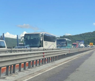 Голямо задръстване на АМ „Хемус“ заради катастрофа