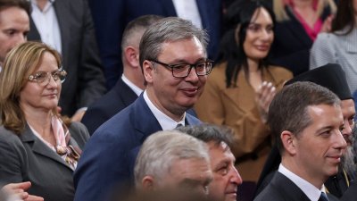 Изписаха Вучич от болница