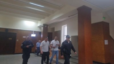 Постоянен арест за двама старозагорци, хванати с марихуана за близо 3 млн. лв.