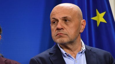 Томислав Дончев за шефа на ДАНС: "Като портиер ли да работи?"