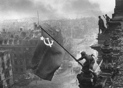 Берлин все още носи белезите отпреди 80 години след решаващата битка, сложила края на нацистка Германия (СНИМКИ)