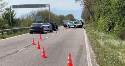 Моторист е с опасност за живота след инцидент на Подбалканския път