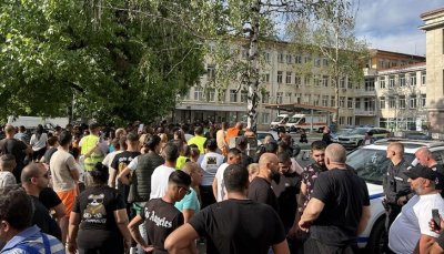 Близки на починалото дете от Литаково протестираха пред болницата в Ботевград