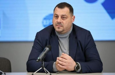 Областният на Бургас поиска да наблюдава морето през сателитите