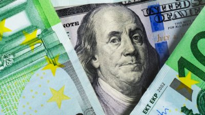 Украйна обмисля преминаване от долар към евро