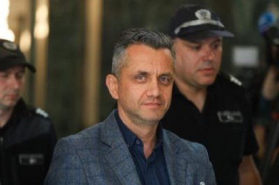 Оставиха в ареста шефа на пловдивската митница