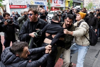 Арестуваха 400 протестиращи в Истанбул