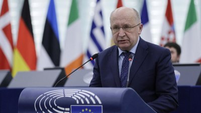 Еврокомисар: Ако Тръмп не убеди Путин за мир, ЕС ще увеличи военната помощ за Киев 