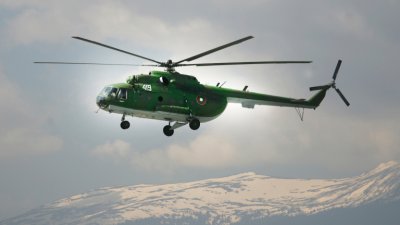 Вертолети от състава на ВВС прелитат над София 
