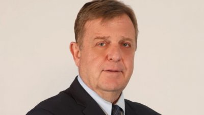 Красимир Каракачанов: Народното събрание е един народен цирк