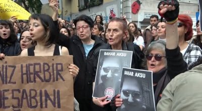 Мъж уби бившата си жена в Турция, стотици излязоха на протест