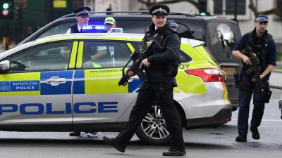 Петима са задържани за тероризъм в Лондон 