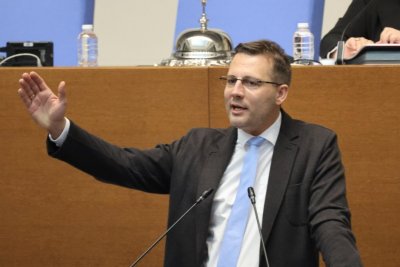 Станислав Анастасов: Искаме гаранции, че токът за бита и бизнеса няма да скача 