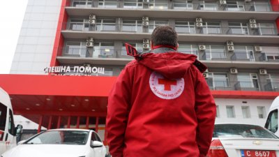 Напрежение и пред "Пирогов" заради докарано там починало дете